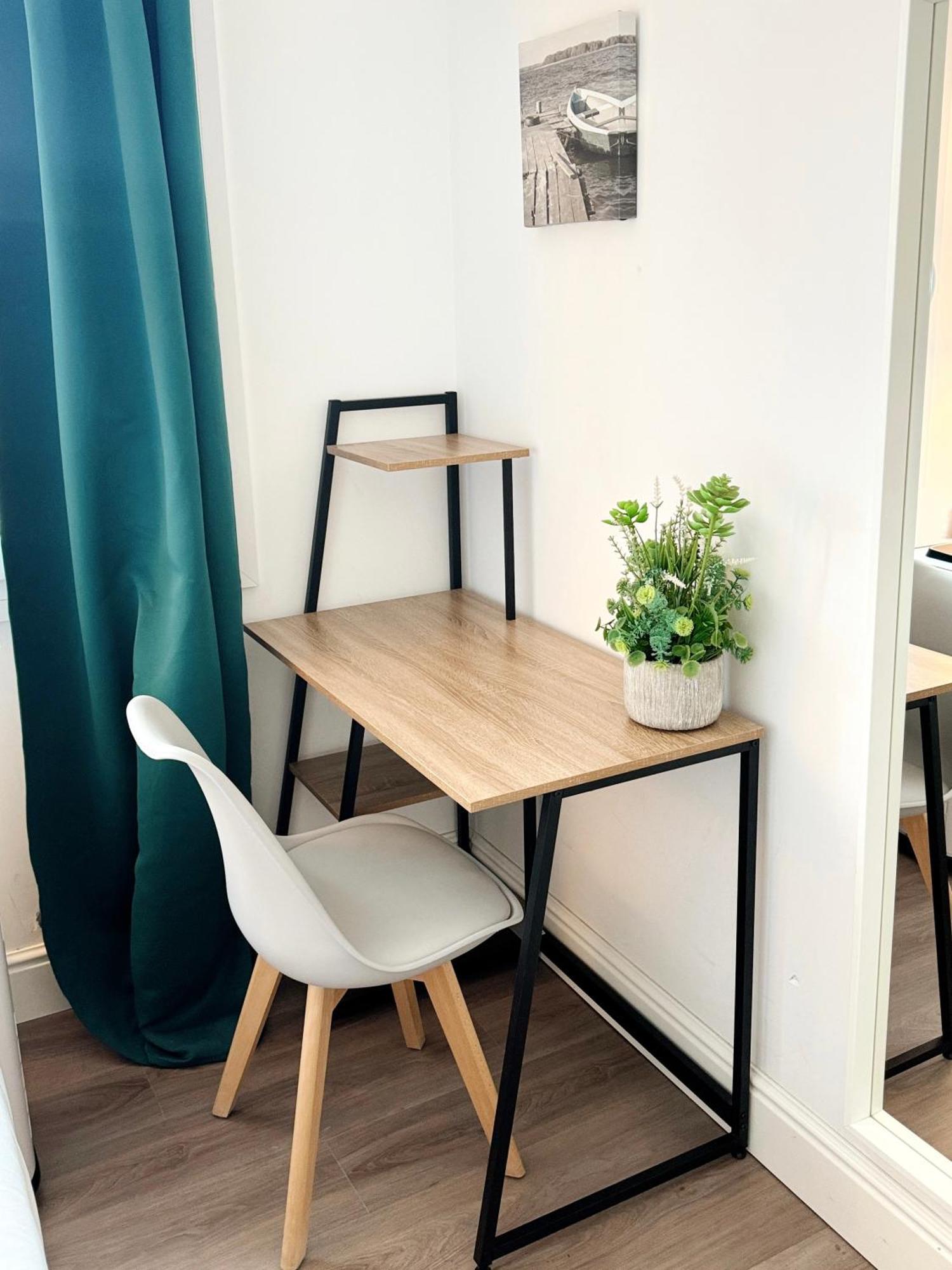 Modern City Centre Two Bedroom Windsor Apartment - Grand Central House Gibraltar Extérieur photo